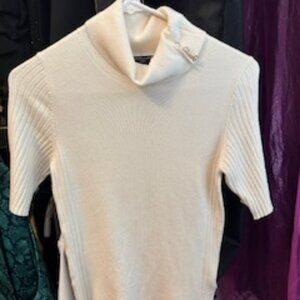 White turtleneck short sleeve shirt